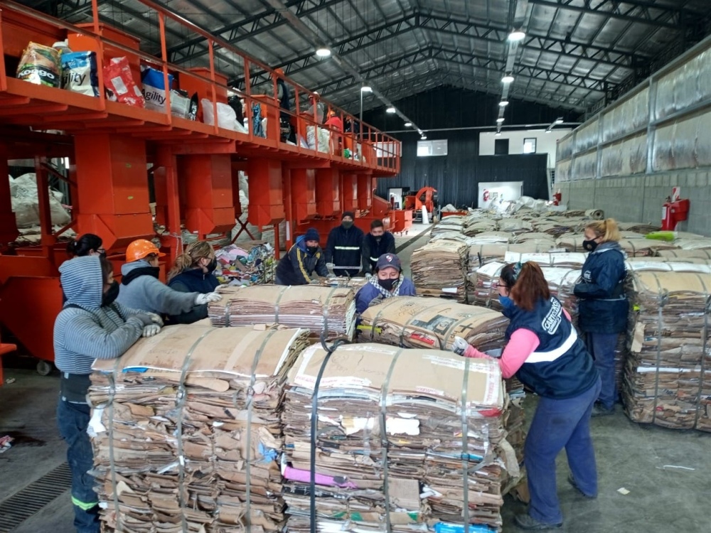El Centro Ambiental Patagónico despachó a Coronel Suárez 27 toneladas de cartón