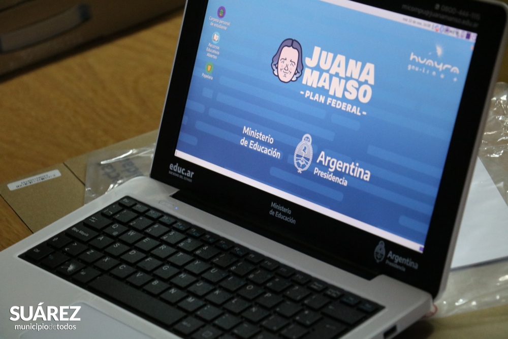 Alumnos de la E.S.N° 11 de Pasman recibieron Netbooks del programa “Juana Manso”