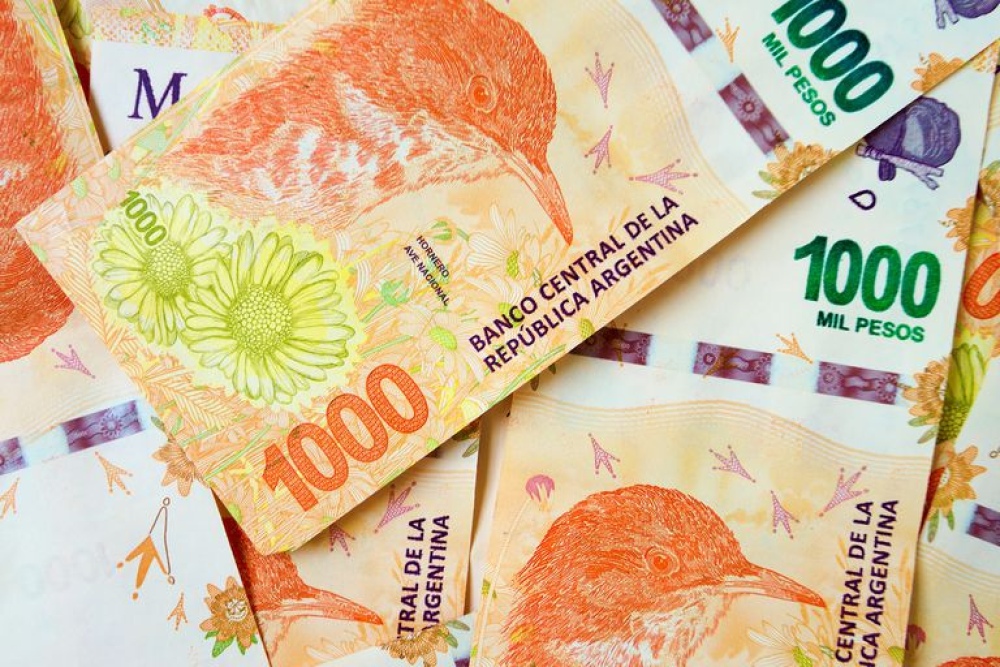 Un informe sostiene que el billete de 1.000 pesos perdió 92% de su valor en dólares