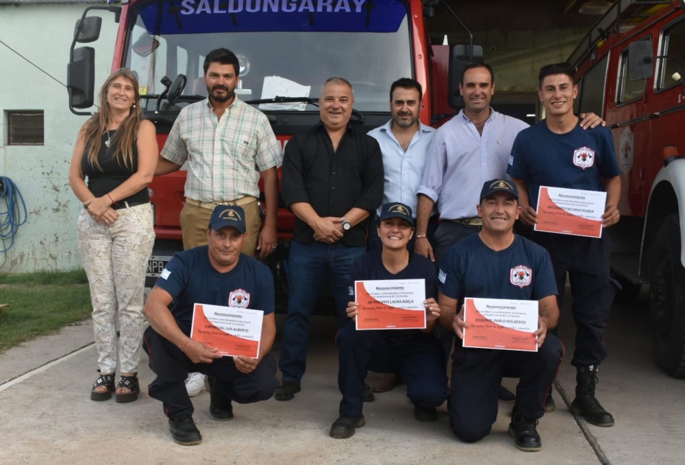 Distinción a los bomberos de Saldungaray que combatieron los incendios en Corrientes
