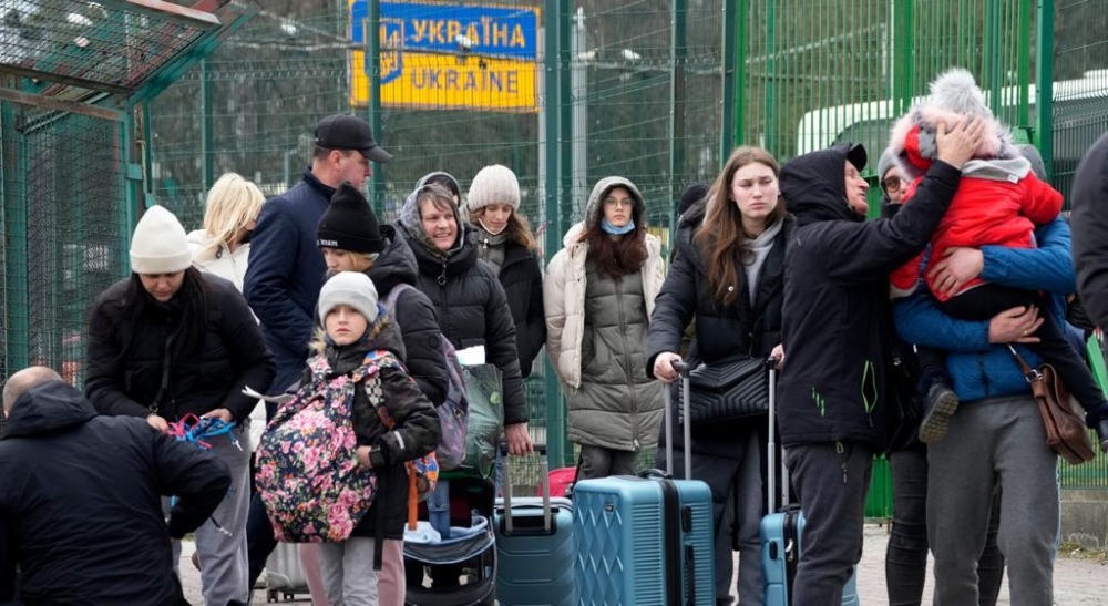 Europa abre sus brazos a refugiados de Ucrania, pero no a otros desplazados del mundo