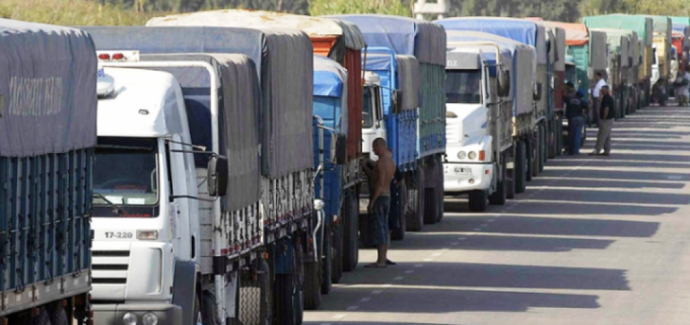 Los transportistas de granos inician la semana con un paro nacional "hasta lograr respuesta"