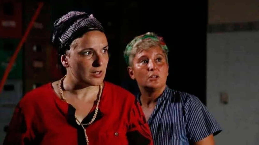 Teatro: El Duelo y Las vecinas, mujeres que intentan permanecer en un mundo apocalíptico