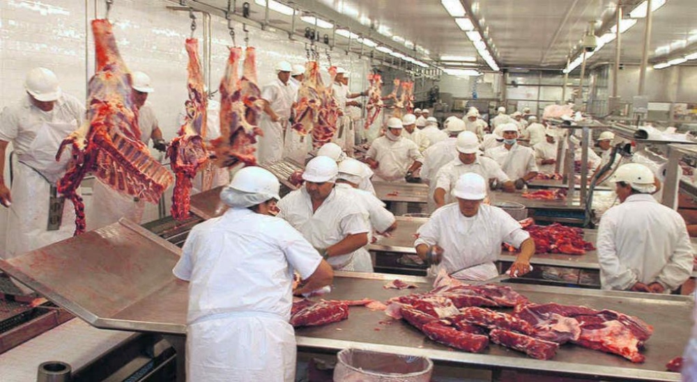 Los frigoríficos negocian con el Gobierno exportar 6.000 toneladas mensuales más de carne vacuna