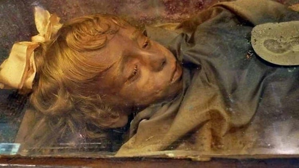 El misterio de la "momia más hermosa del mundo" que abre y cierra los ojos