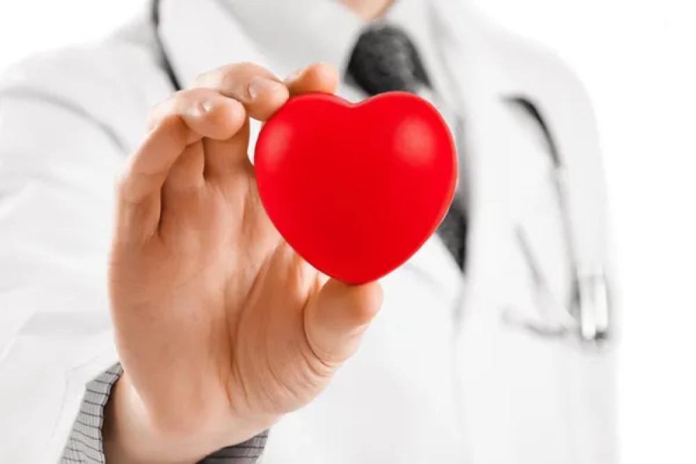 Personas añosas, frágiles y enfermas del corazón: expertos evalúan si corresponde someterlos a cirugías cardíacas