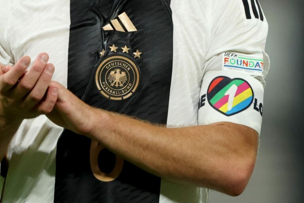 La federación alemana de fútbol iniciará acciones legales a la FIFA por la prohibición del brazalete OneLove