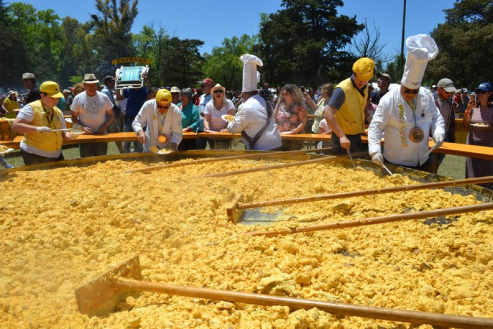 Ya se palpita la Fiesta de la Omelette Gigante en Pigüé, para conmemorar su 138º Aniversario