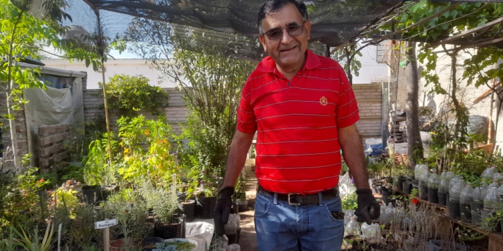 Pedro Luro: el agrónomo César Quispe y su vivero especializado en plantas nativas