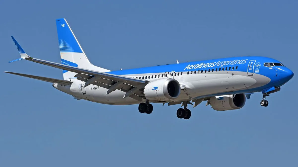Un avión de Aerolíneas Argentinas debió aterrizar de emergencia en Bahía Blanca