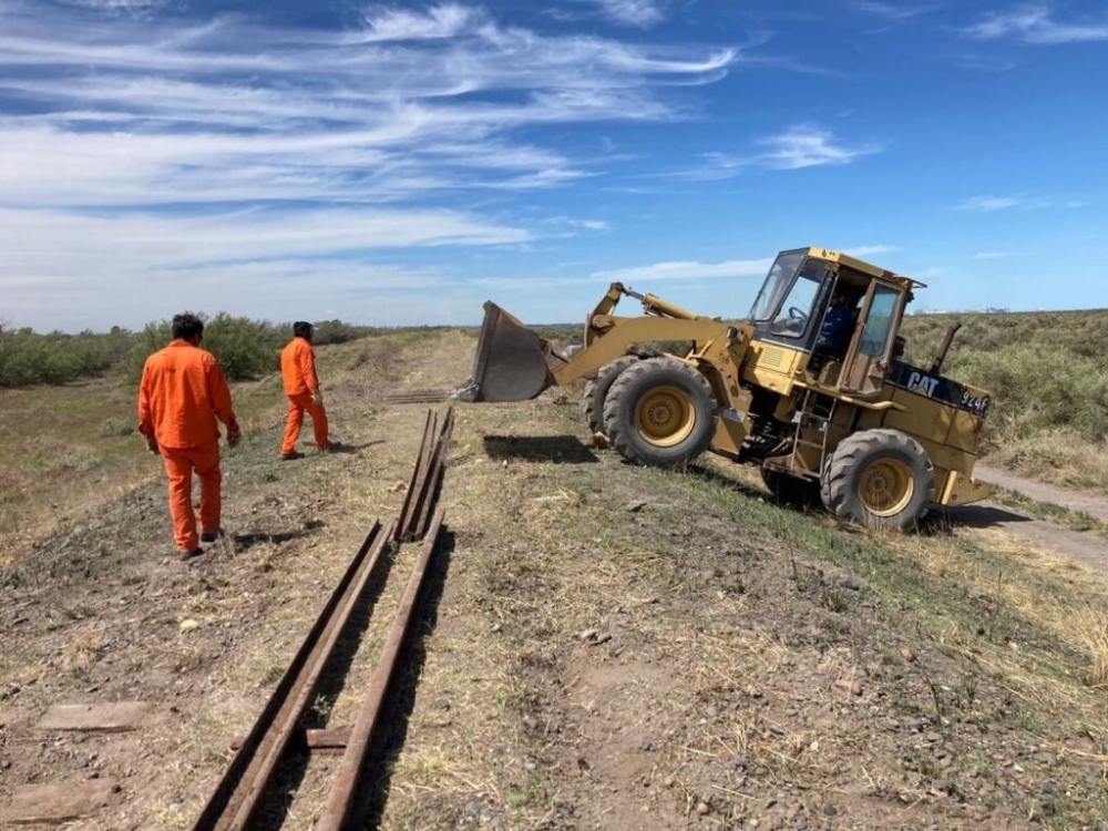 Reconstruyen las vías para que regrese el servicio Bahía Blanca - Carmen de Patagones