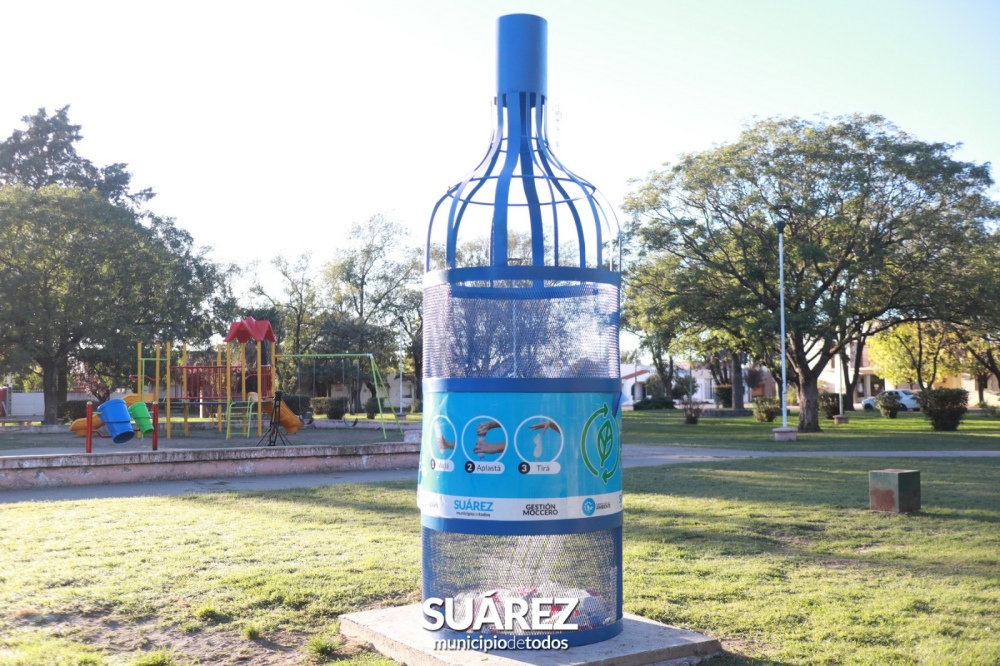 Primeras EcoBotellas en las plazas de Coronel Suárez