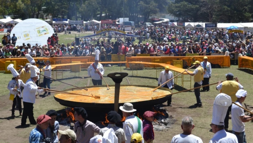 Fiesta del Omelette Gigante en Pigüé, Saavedra