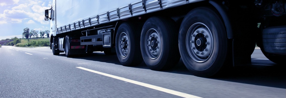 “Usan las cubiertas hasta que no dan más”: Cómo afecta el precio de los neumáticos a los camioneros