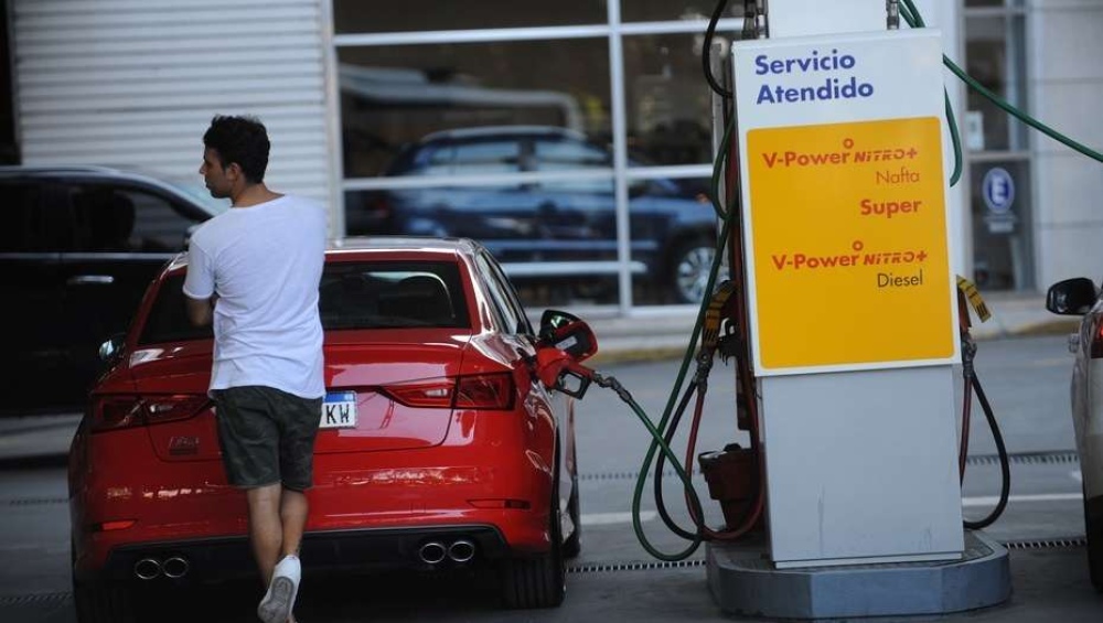 Combustibles: tras la devaluación, las naftas aumentaron un 12,5%