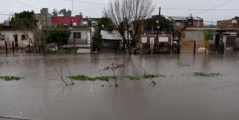 Temporal en La Plata: inundaciones, evacuados y clases suspendidas por las fuertes lluvias