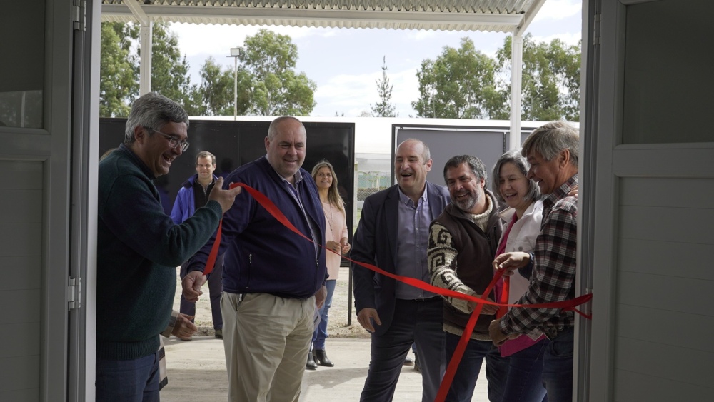 El ministro Javier Rodríguez inauguró una sala de extracción apícola en La Madrid