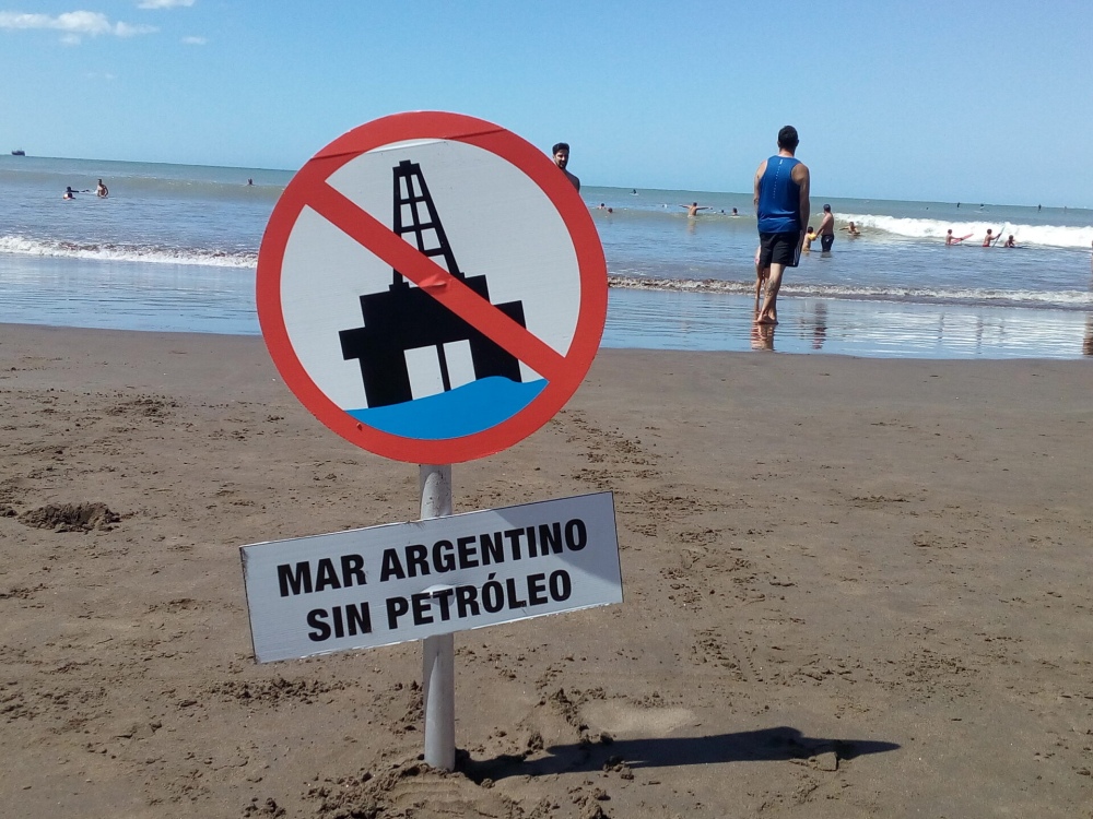 Mar del Plata: ambientalistas marchan tras el fallo de la Corte a favor de la explotación petrolera