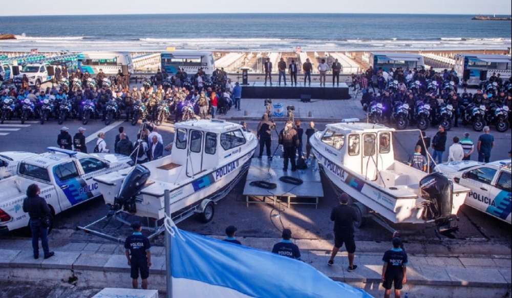 Kicillof lanza el Operativo de Sol a Sol con más 22 mil efectivos policiales para los destinos turísticos bonaerenses
