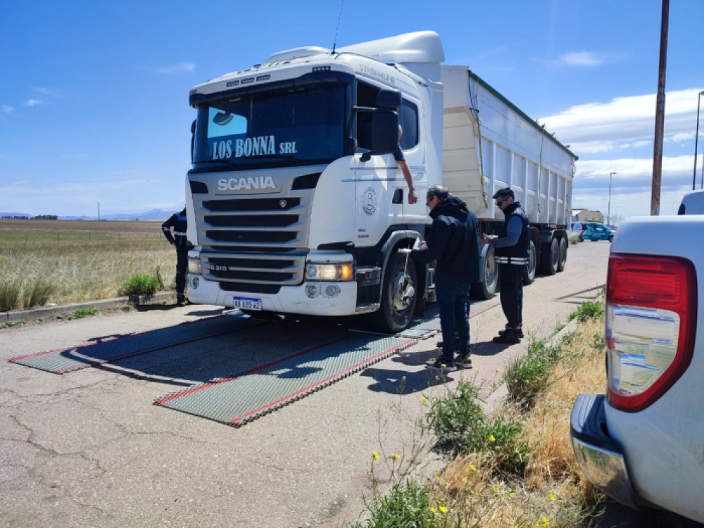 Trabajo y Transporte realizaron controles en el transporte de carga en Bahía Blanca y en otras 4 localidades