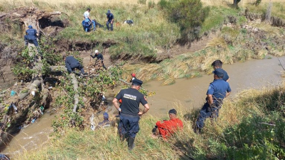 Buscan a un niño de 8 años que cayó a un arroyo en Tres Arroyos en medio de la tormenta de ayer