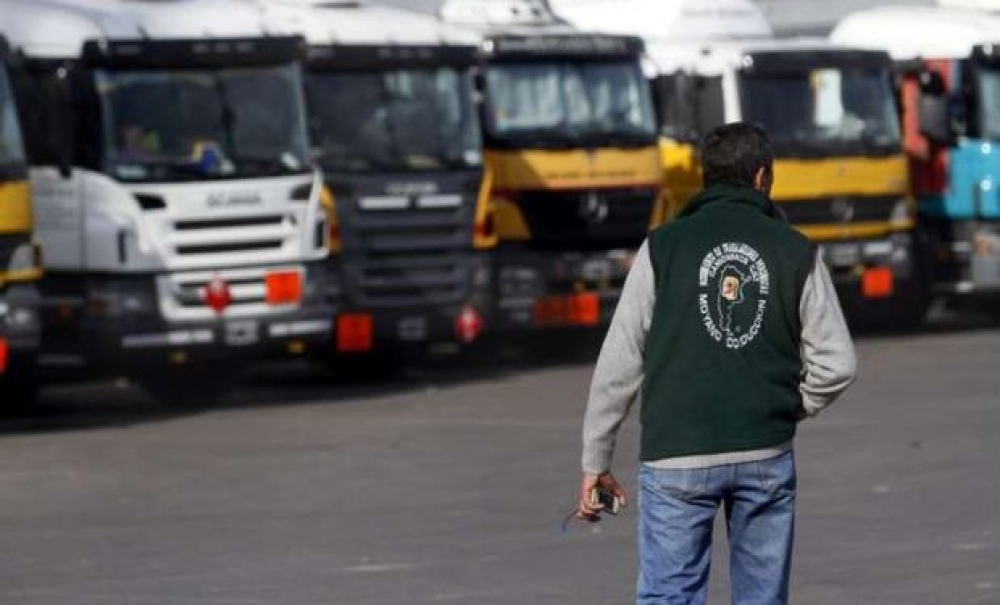 Camioneros acordó en paritarias un aumento salarial del 45% en dos tramos