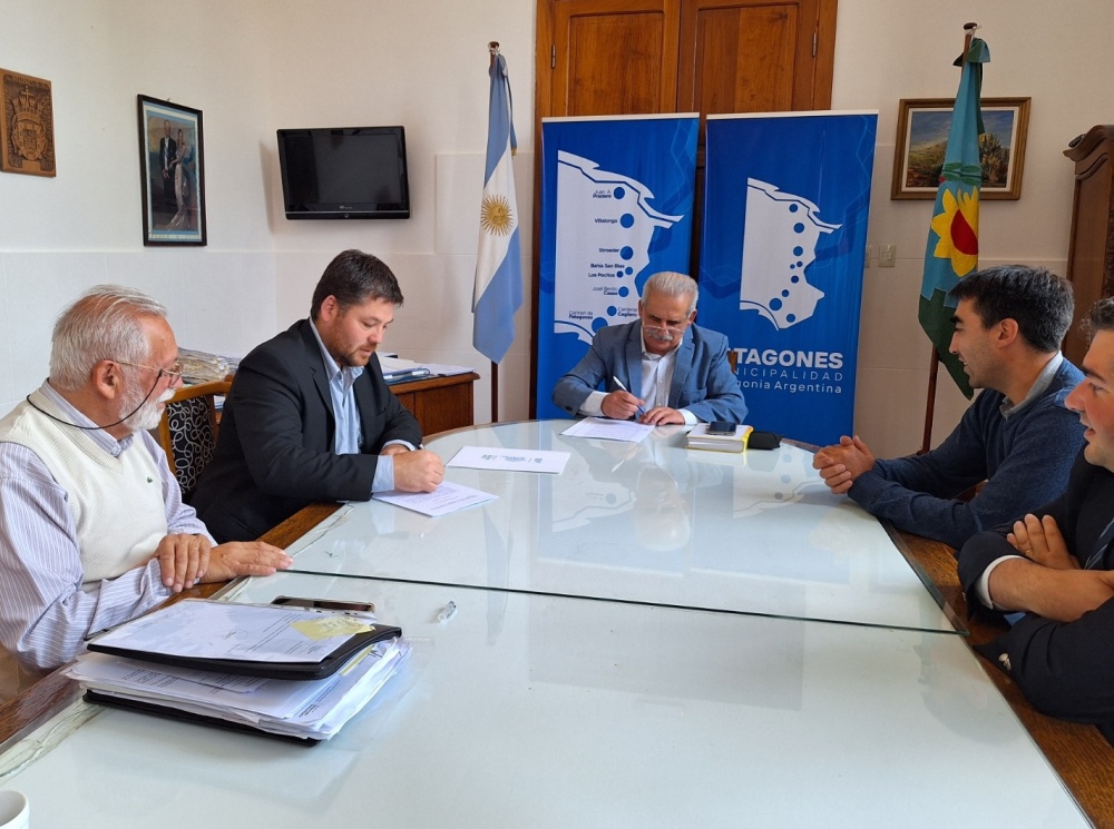 El intendente de Patagones y el administrador de CORFO Río Colorado firmaron convenios de trabajo conjunto