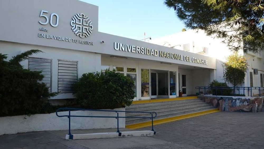 Por falta de fondos, la Universidad Nacional del Comahue dejará de pagar servicios básicos de funcionamiento.