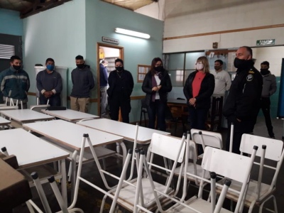 Personas privadas de la libertad repararon mobiliario para escuelas de Saavedra