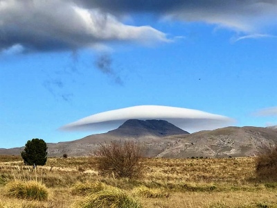 Una nube lenticular: la misteriosa "nave" sobre el Cerro Tres Picos causó sensación