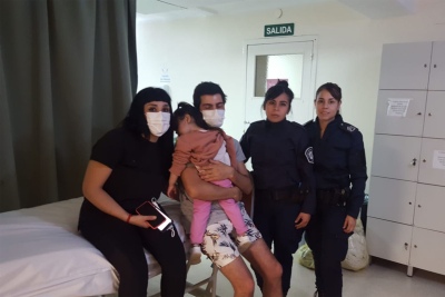 Su bebé convulsionaba y policías de La Plata la salvaron con una rápida respuesta