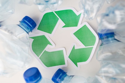 ¿Cuál es el porcentaje de plástico reciclado que contienen los productos que consumimos?