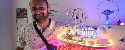 Jorge Mux, el creador bahiense de mundos imaginarios a partir de residuos tecnológicos