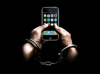 Delitos Virtuales: Un proyecto de ley pide restringir el uso de celulares en cárceles bonaerenses