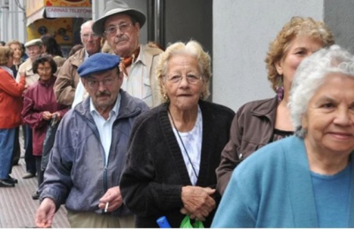 Jubilados: El Gobierno anuncia un refuerzo de $45.000 en tres tramos hasta noviembre
