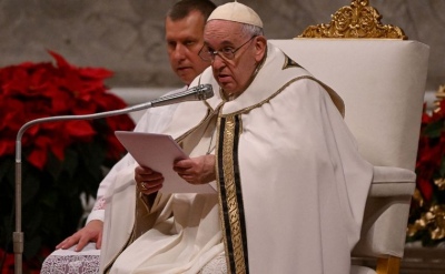 Mediante una carta del papa Francisco, el Vaticano autorizó a gays y trans a ser padrinos y/o testigos de bodas y bautismos