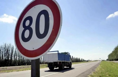 ¿Cuáles son los límites de velocidad en autopistas?