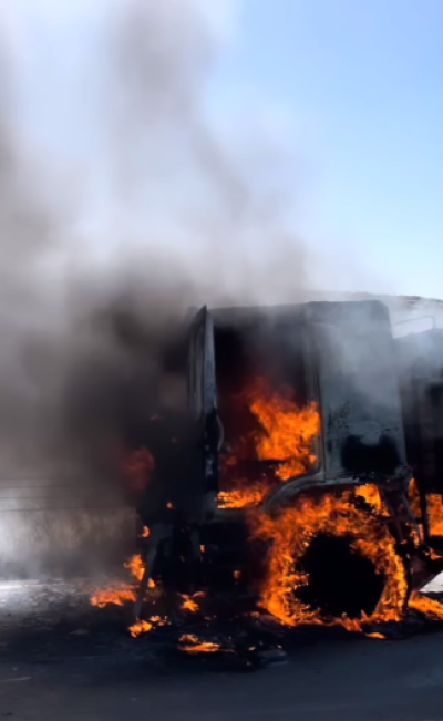Se incendió un camión en la Ruta 51 que transitaba desde Coronel Suárez a Bahía Blanca