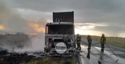 Coronel Pringles: Un camión se incendió en la ruta 51