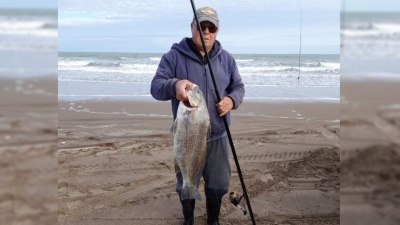 Marisol: un pescador sorprendió con una corvina negra de 6 kilos