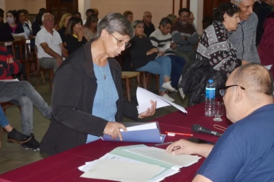 Regularización dominial: Más de 90 familias de Coronel Pringles firmaron las escrituras de sus viviendas