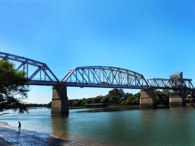 El único puente levadizo a contrapeso hidráulico del mundo está en el sur de la provincia de Buenos Aires, ¿lo sabías?