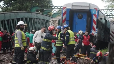 CABA: Choque de trenes y descarrilamiento en el tren San Martín, hay personas heridas